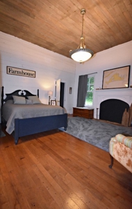 2 Bedroom 1.5 bath Historic home on 1.4 acres of Land $220k - image 13