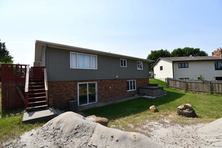 4 Bedrooms 3 Bath  Attached Dbl Garage - image 22