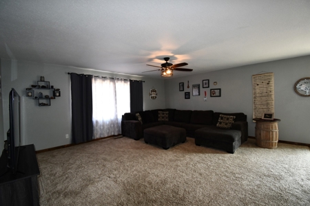 4 Bedrooms 3 Bath  Attached Dbl Garage - image 8