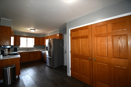 4 Bedrooms 3 Bath  Attached Dbl Garage - image 3