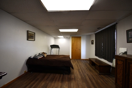 4 Bedrooms 3 Bath  Attached Dbl Garage - image 17