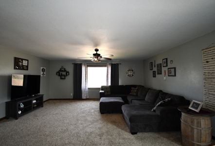 4 Bedrooms 3 Bath  Attached Dbl Garage - image 7