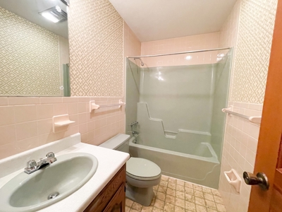 Colonial Style brick home for sale in Salem - image 3