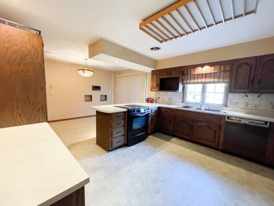 Colonial Style brick home for sale in Salem - image 8