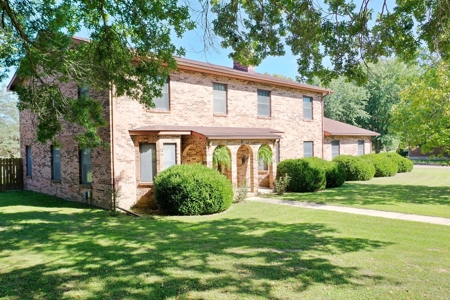 Colonial Style brick home for sale in Salem - image 34