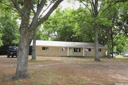 Home and 2 Large Shop Buildings For Sale in Des Arc, AR - image 1