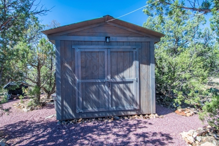 Improved property for sale borders State Trust Land - image 15