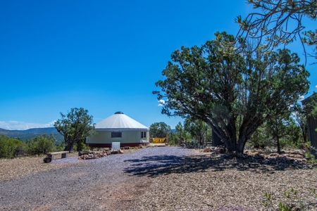 Improved property for sale borders State Trust Land - image 23