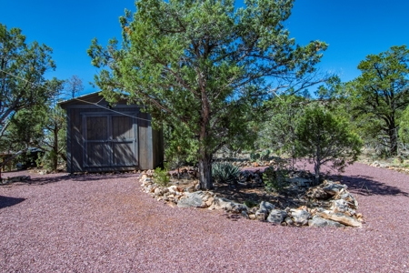 Improved property for sale borders State Trust Land - image 2