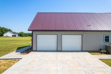 Home For Sale in Chouteau, Oklahoma - image 3
