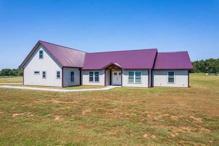 Home For Sale in Chouteau, Oklahoma - image 2