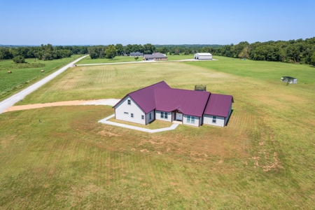 Home For Sale in Chouteau, Oklahoma - image 47
