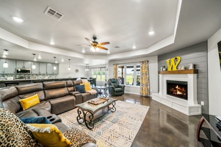 Home For Sale in Chouteau, Oklahoma - image 8