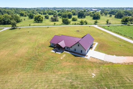 Home For Sale in Chouteau, Oklahoma - image 45