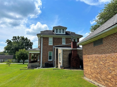 Large Brick Home In Town With Garage - Liberty, Ky. - image 4