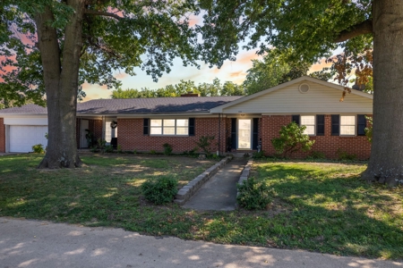Home For Sale in Pryor, Oklahoma - image 4