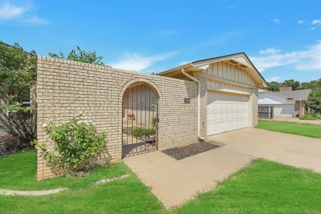 Home For Sale In Elk City, Oklahoma - image 4