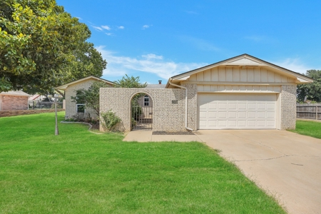 Home For Sale In Elk City, Oklahoma - image 2