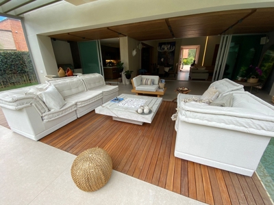 Home with smart features and jacuzzi - image 9