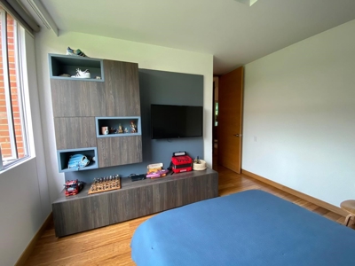 Home with smart features and jacuzzi - image 27