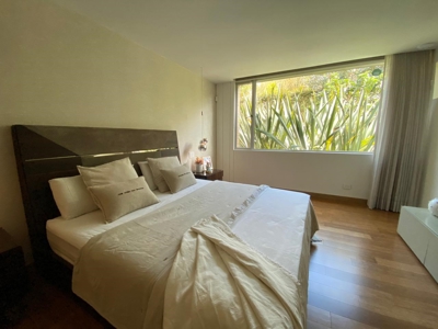Home with smart features and jacuzzi - image 35