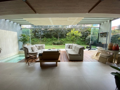 Home with smart features and jacuzzi - image 10