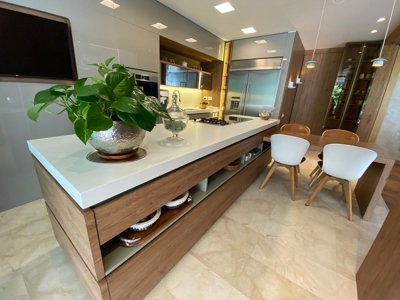 Home with smart features and jacuzzi - image 40