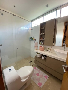 Home with smart features and jacuzzi - image 31