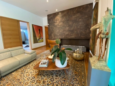 Home with smart features and jacuzzi - image 24