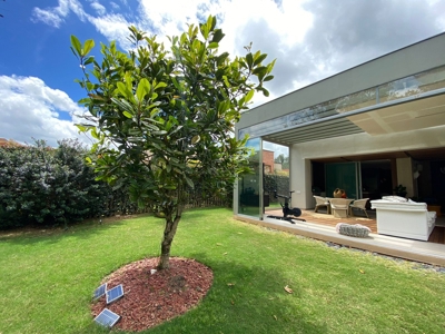Home with smart features and jacuzzi - image 15