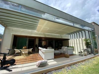 Home with smart features and jacuzzi - image 16