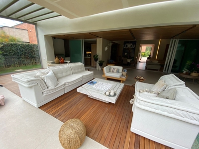 Home with smart features and jacuzzi - image 11