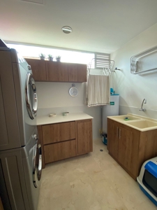 Home with smart features and jacuzzi - image 8