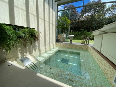 Home with smart features and jacuzzi - image 14