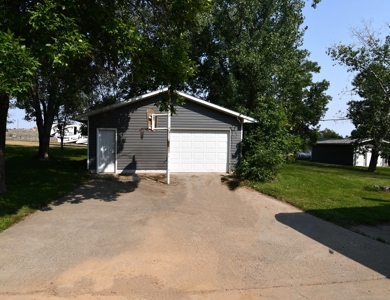 4 Bedroom 3 Baths 1.97 Acres of Privacy - image 5