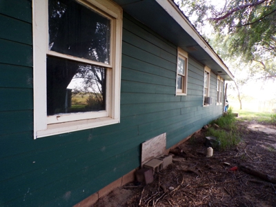 Rural Oasis with Acreage Home and Barns in Dacoma, OK - image 3