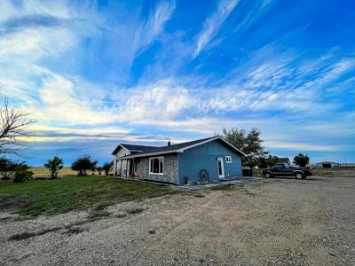 Mt Small Acreage Grazing Renovated House, Barn, Outbuildings - image 6