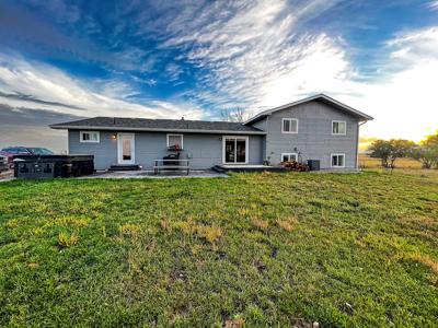 Mt Small Acreage Grazing Renovated House, Barn, Outbuildings - image 3