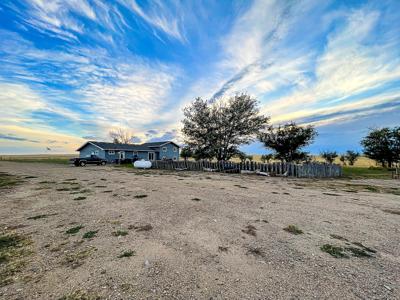 Mt Small Acreage Grazing Renovated House, Barn, Outbuildings - image 4