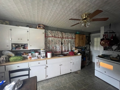 Home in Burkesville, Kentucky - image 7