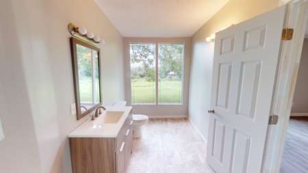 Country Home On 10.2 acres - image 18