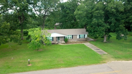 Country Home On 10.2 acres - image 35