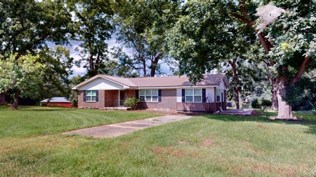 Country Home On 10.2 acres - image 26