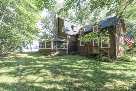 Chain O' Lakes Home For Sale in Waupaca WI - image 10