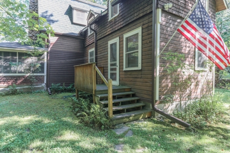 Chain O' Lakes Home For Sale in Waupaca WI - image 9