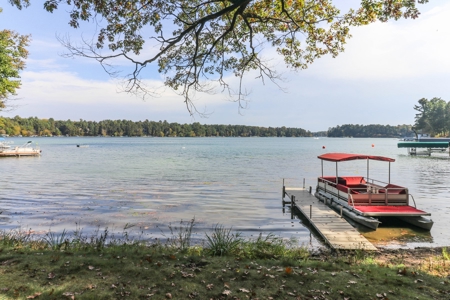 Chain O' Lakes Home For Sale in Waupaca WI - image 16