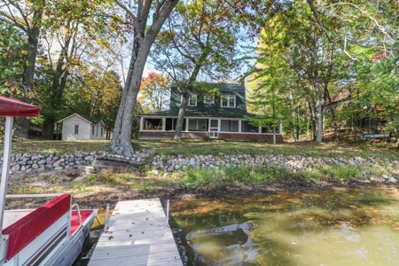 Chain O' Lakes Home For Sale in Waupaca WI - image 18