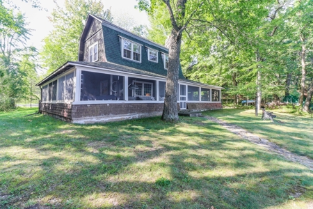 Chain O' Lakes Home For Sale in Waupaca WI - image 13