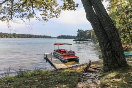 Chain O' Lakes Home For Sale in Waupaca WI - image 15