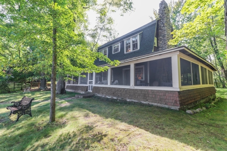 Chain O' Lakes Home For Sale in Waupaca WI - image 12